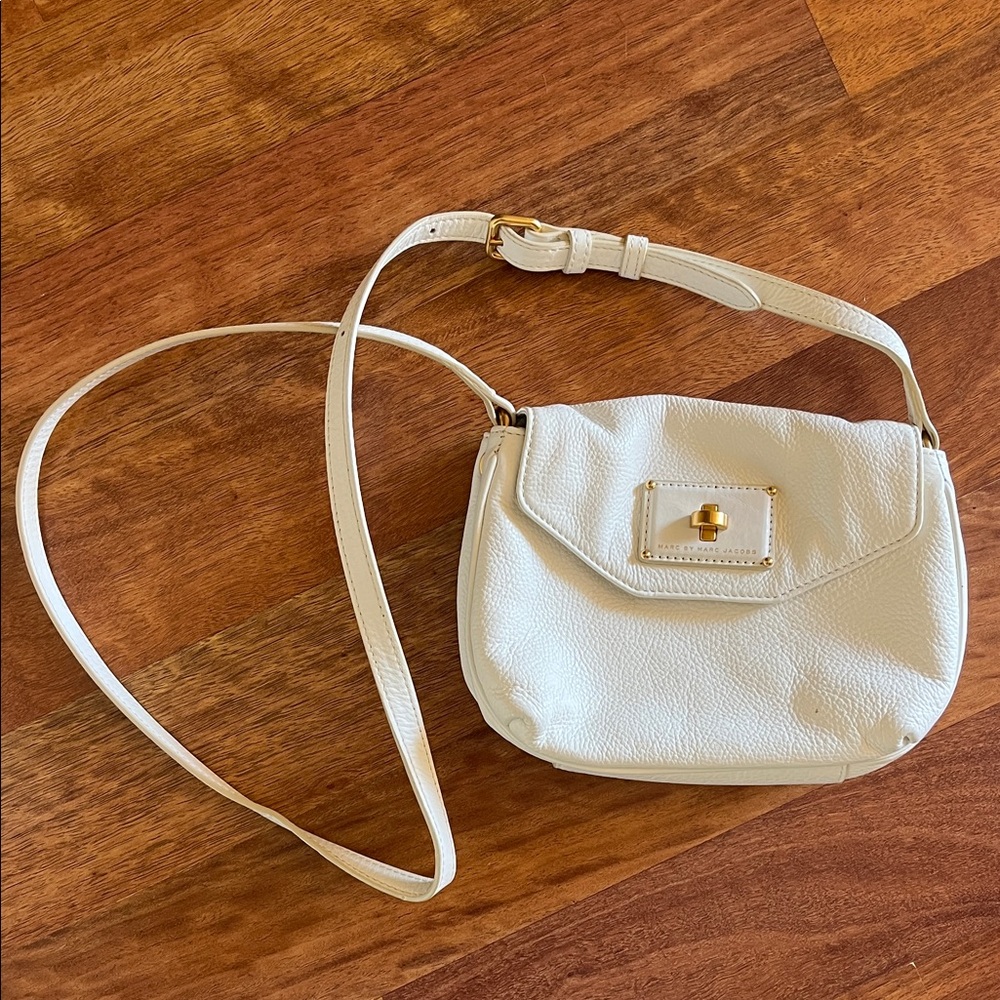Marc Jacob’s White Crossbody